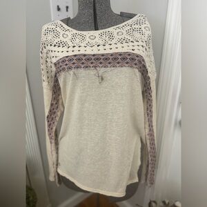 Gimmicks by BKE Pieced Crochet Yoke Top size Medium